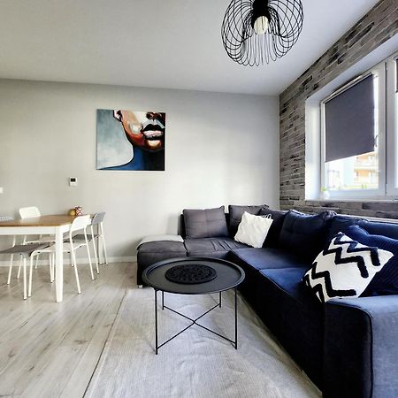 Apartstars - Powstancow #32 With Terrace Rzeszow Exterior photo