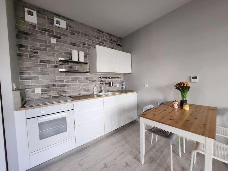 Apartstars - Powstancow #32 With Terrace Rzeszow Exterior photo